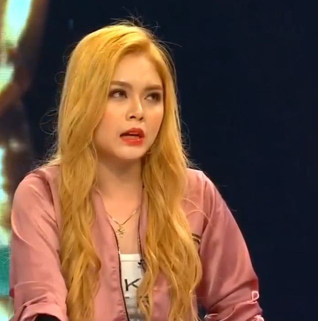 Hotgirl Cao Diệp Anh - một trong 32 người đẹp tham gia b&igrave;nh luận World Cup 2018 tr&ecirc;n s&oacute;ng truyền h&igrave;nh quốc gia cũng nhận v&ocirc; v&agrave;n lời nhận x&eacute;t ti&ecirc;u cực từ kh&aacute;n giả ngay lần đầu xuất hiện bởi c&aacute;ch b&igrave;nh luận b&oacute;ng đ&aacute; thiếu kiến thức cơ bản, ng&ocirc; ngh&ecirc;.