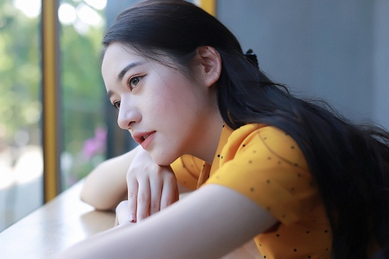 Ngỡ ng&agrave;ng với nhan sắc &ldquo;kh&ocirc;ng g&oacute;c chết&rdquo; của người đẹp sinh năm 1998