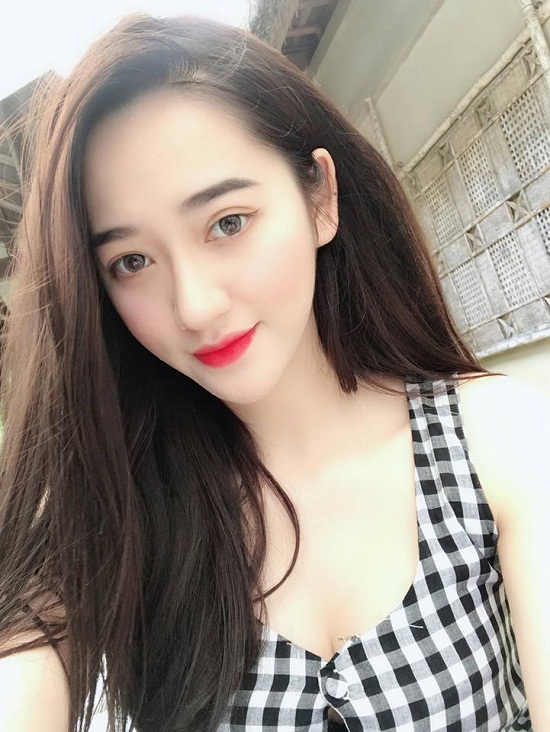 Hồng Ngọc xinh đẹp trong cuộc sống h&agrave;ng ng&agrave;y