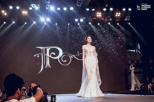 Ngỡ ng&agrave;ng với nhan sắc &ldquo;kh&ocirc;ng g&oacute;c chết&rdquo; của người đẹp sinh năm 1998