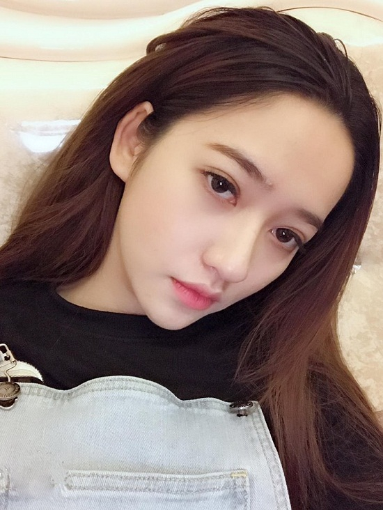 Ngỡ ng&agrave;ng với nhan sắc &ldquo;kh&ocirc;ng g&oacute;c chết&rdquo; của người đẹp sinh năm 1998