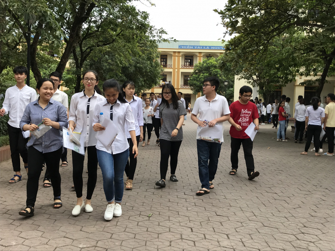 Kết th&uacute;c m&ocirc;n thi đầu ti&ecirc;n, tại Nghệ An c&oacute; 64 th&iacute; sinh kh&ocirc;ng đến địa điểm thi, 1 th&iacute; sinh bị đ&igrave;nh chỉ thi.