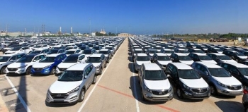 Ô tô nhập khan hiếm: Đại lý làm giá, 