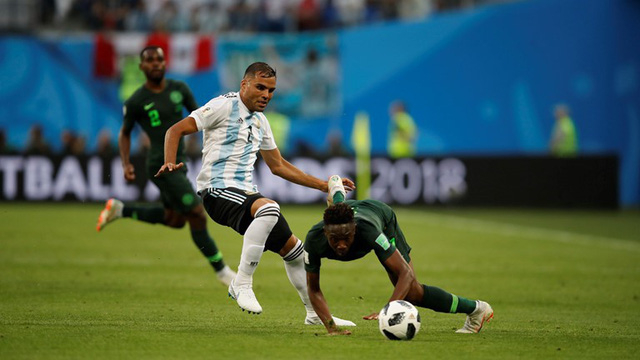 Argentina đ&atilde; c&oacute; được thế trận tốt ở hiệp 1