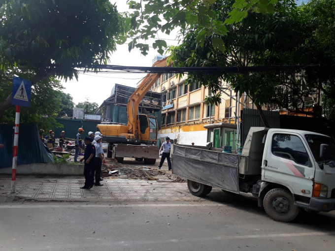 Cho đến 8h30 c&ocirc;ng t&aacute;c cưỡng chế mới ch&iacute;nh thức được triển khai.