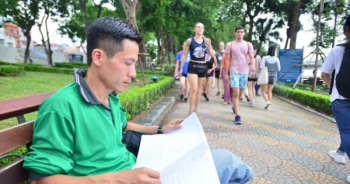 Chàng xe ôm công nghệ nói 10 thứ tiếng gây “sốt” cộng đồng