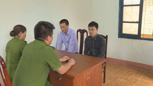 Hai đối tượng tại cơ quan điều tra.