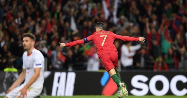 Ronaldo lập hat-trick, Bồ Đào Nha vào chung kết Nations League