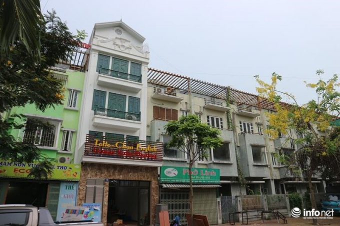 Căn liền kề số 12 ở khu LK 23 đã hoàn thiện xong với thiết kế khác biệt so với cả dãy nhà.