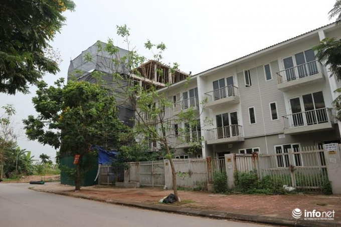 Dù thiết kế chỉ có 3 tầng nhưng căn liền kề này mọc lên 5 tầng....