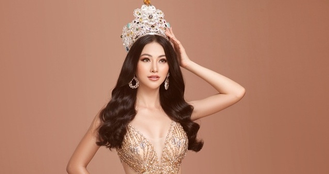 Hoa hậu Phương Khánh đẹp tựa nữ thần khoe sắc cạnh vương miện 3,5 tỷ VND