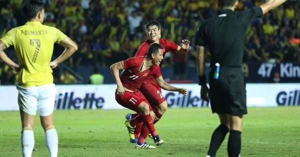 Bóng đá Việt Nam: Quên Thái Lan đi, giờ là lúc hướng đến tầm vóc mới