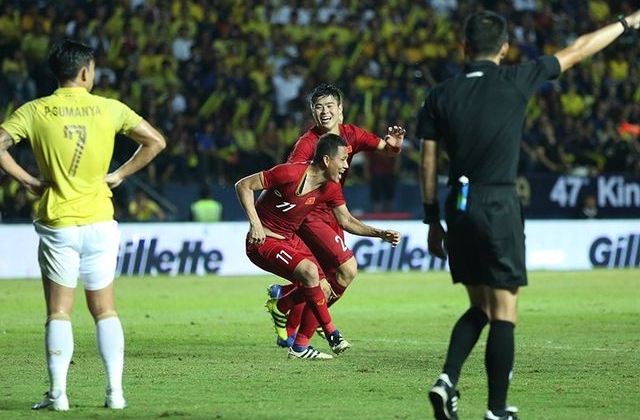 Bóng đá Việt Nam: Quên Thái Lan đi, giờ là lúc hướng đến tầm vóc mới