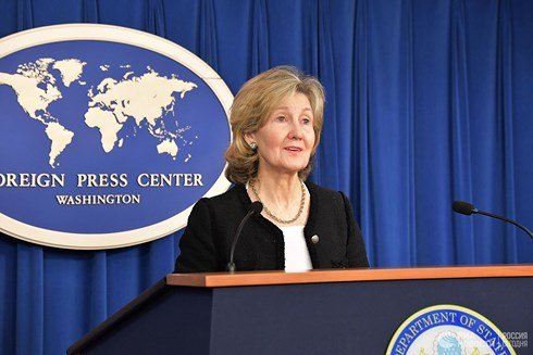 Phát biểu trên kênh truyền hình CNBC, đại diện thường trực của Mỹ tại NATO Kay Bailey Hutchinson tuyên bố, Thổ Nhĩ Kỳ cần phải từ bỏ việc mua các hệ thống phòng không S-400 của Nga nếu Ankara còn hy vọng nhận được máy bay chiến đấu thế hệ thứ năm F-35 của Mỹ. (Nguồn: infonet.vn).