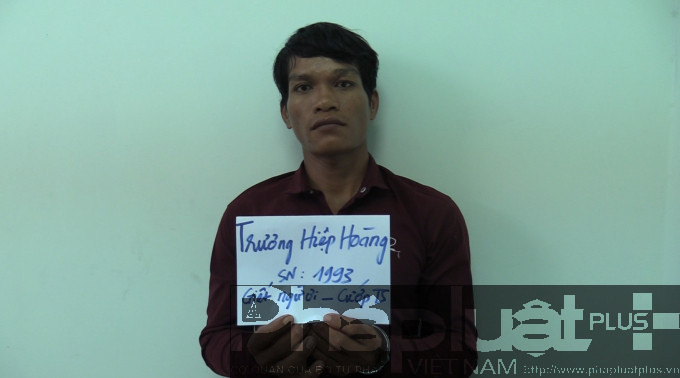 Đối tượng Hoàng tại cơ quan công an