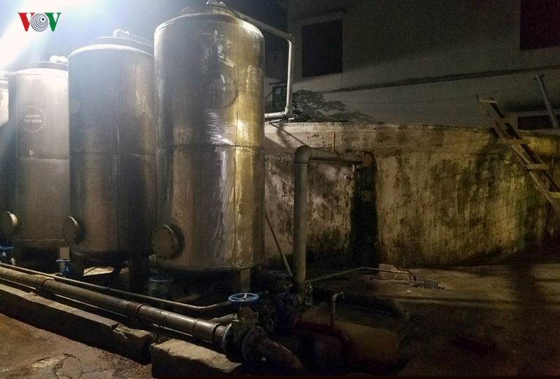 Nước sinh hoạt của SV bẩn như nước ao, ĐH Kinh tế quốc dân xin lỗi