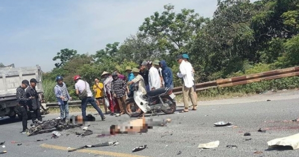 Đấu đầu với xe tải, hai thanh niên tử vong
