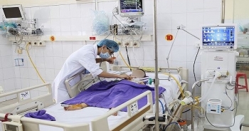 Bị gỗ đè đứt phế quản được cứu sống tại Quảng Ninh