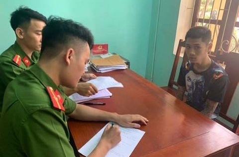 Ngăn cản vụ ẩu đả, Trưởng Công an xã bị đánh tới tấp