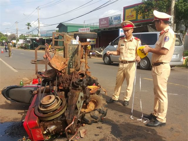 Dak-Lak-Xe-may-cay-gay-truc-lao-vao-xe-may-10-nguoi-bi-thuong_2