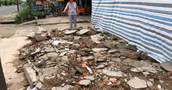 Cà Mau: Làm kệ sắt chứa gỗ tạp trên đất ở lại bị xử phạt xây nhà không phép?!