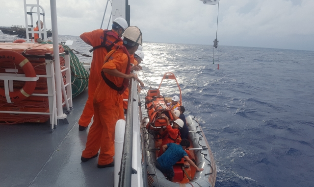 Cứu nạn thuyền viên Quảng Ngãi gặp tai biến mạch máu não khi đi biển