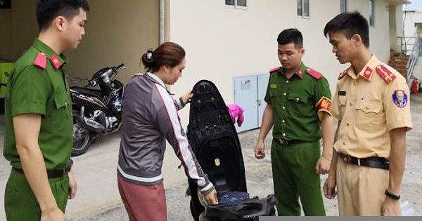 7 cảnh sát cứu người phụ nữ nhảy cầu tự tử