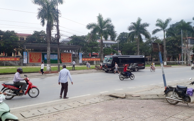 Hà Giang: Xe “dù” lộng hành vì…  Chưa có chế tài xử lý(?)