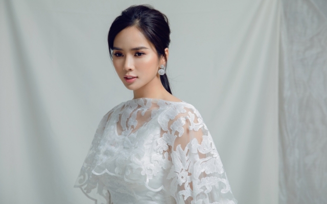 Bella Mai khoe vẻ đẹp yêu kiều, quý phái khác xa hình tượng