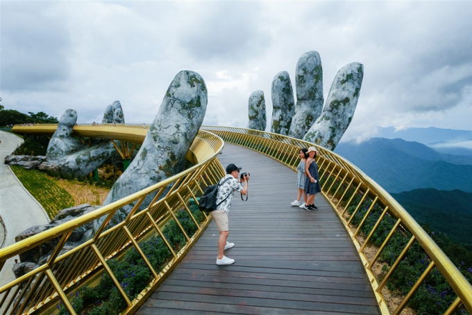 Cầu Vàng Sun world Ba Na Hills.