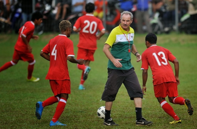 HLV Alfred Riedl: ‘CLB Austria Wien đã hỏi tôi về Đoàn Văn Hậu’