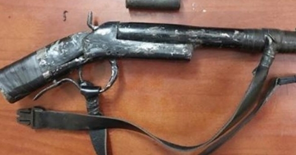 Dùng súng tự chế bắn gà, bé 14 tuổi trúng đạn tử vong