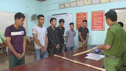 Hỗn chiến với nhóm thanh niên, 2 cha con nhập viện