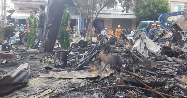 “Bà hỏa’ ghé thăm, 12 ki-ốt bị thiêu rụi