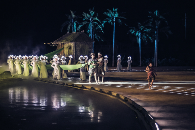 Hình ảnh mầm sống mới bắt đầu thật giản dị trong niềm hạnh phúc vỡ òa của đôi vợ chồng trẻ.