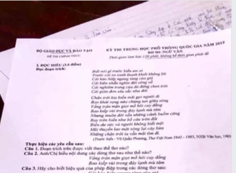 Phú Thọ: Đang trong giờ thi, bất ngờ thí sinh dùng điện thoại chụp đề thi đăng lên mạng xã hội