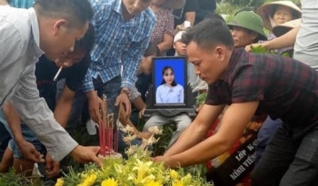 Nữ sinh bàng hoàng khi nhận được tin mình đã chết