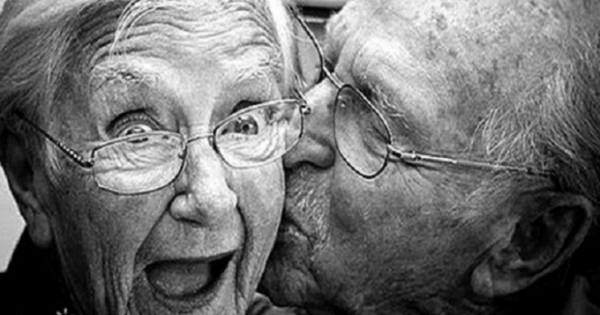 Chuyện ấy của người già - sao lại định kiến?