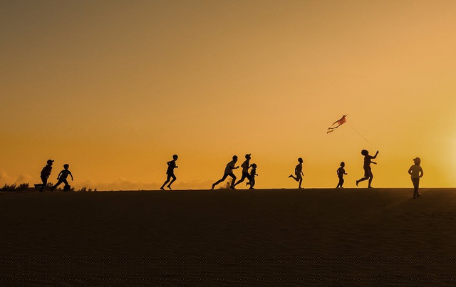 “Những đứa trẻ tận hưởng niềm vui” của @phamhuytrung (Việt Nam)