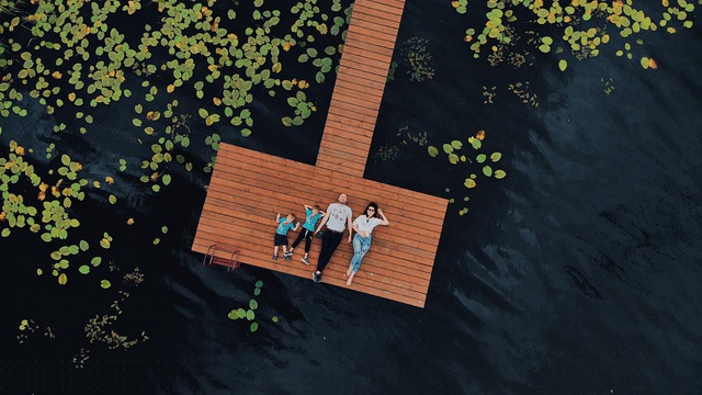 Bức “Niềm vui mùa hè” của @kkoresh (Nga)