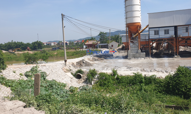 Bắc Giang: Vi phạm h&agrave;nh lang đ&ecirc; điều huyện Việt Y&ecirc;n th&aacute;o dỡ xong, TP Bắc Giang cứ