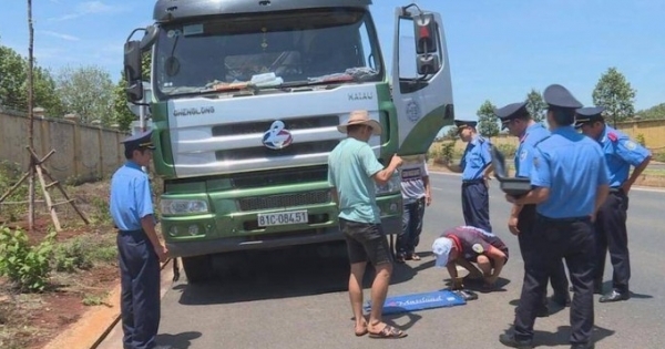 Đắk Lắk: Xử lý xe vi phạm, Thanh tra giao thông bị nhóm người lạ đến gây sự