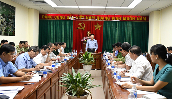 Phó chủ tịch UBND tỉnh Trần Văn Vĩnh, Trưởng ban chỉ đạo chống buôn lậu, gian lận thương mại và hàng giả tỉnh (Ban chỉ đạo 389/ĐP tỉnh) chủ trì hội nghị tổng kết công tác chống buôn lậu, gian lận thương mại và hàng giả trên địa bàn tỉnh năm 2019 và triển khai nhiệm vụ năm 2020