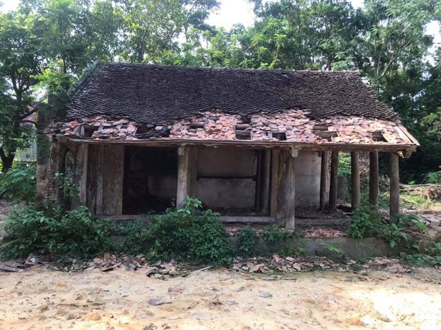 Do tác động của thời gian và con người, nhiều nhà cổ đã xuống cấp, con cháu đời sau thanh lý gỗ trong nhà.