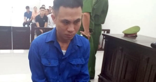 Đang thái thịt, sẵn dao giết chết hàng xóm