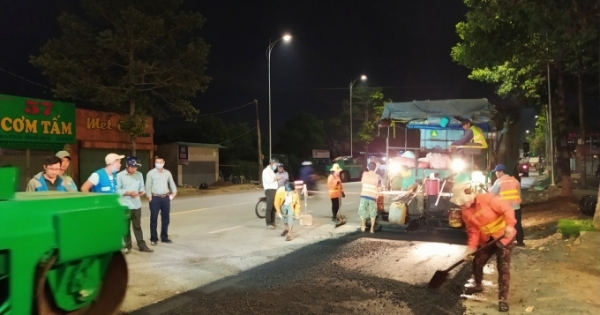 Đồng Nai: Nhà thầu cải tạo hệ thống thoát nước trên đường Võ Thị Sáu làm xuyên đêm để hoàn thành đúng tiến độ