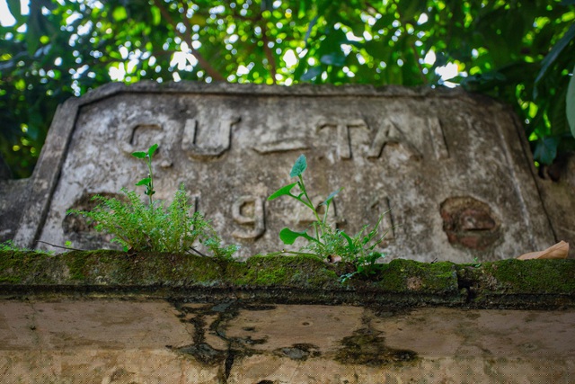 Tuy nhiên, cũng có nhiều căn nhà cổ không có người ở, bị bỏ hoang hàng chục năm nay.