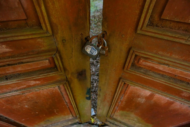 Vì vậy, nhiều ngôi nhà cổ rất đẹp luôn trong tình trạng khóa trái cửa.