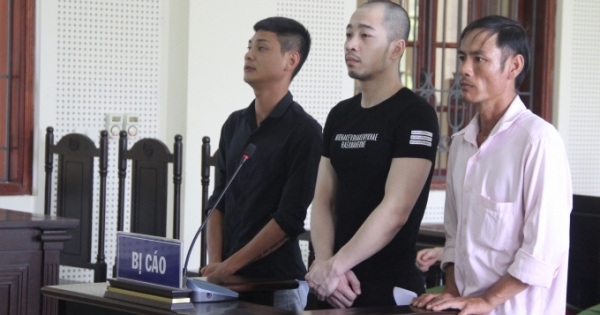 Hốt hoảng vì sợ bị bắt, vứt luôn gần 500 kg ma túy tại cánh đồng muối