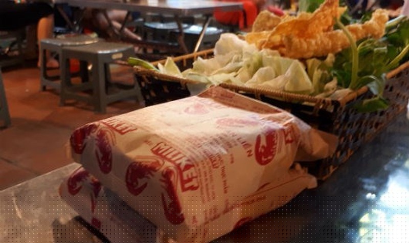  M&igrave; Miliket được miễn ph&iacute; theo c&aacute;c xuất lẩu vỉa h&egrave;.